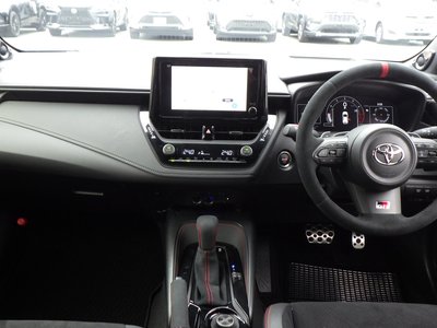 صورة 16 لـ 2025 Toyota GR COROLLA
