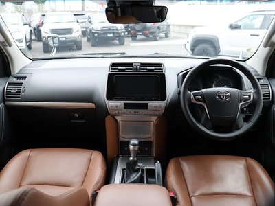 2021 Toyota LAND CRUISER PRADO photo 2