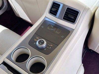 صورة 33 لـ 2012 Aston Martin RAPIDE