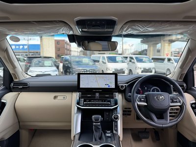 2025 Toyota LAND CRUISER 300 photo 9