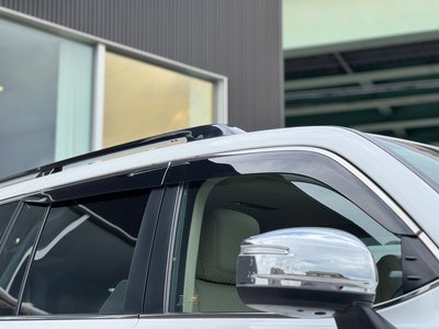 2025 Toyota LAND CRUISER 300 thumbnail 28