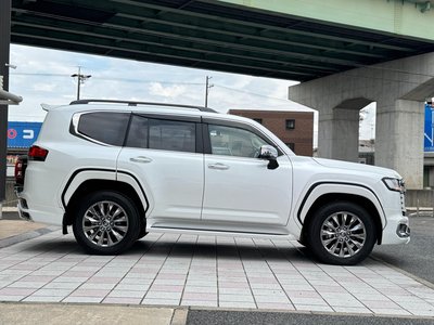 2025 Toyota LAND CRUISER 300 photo 7