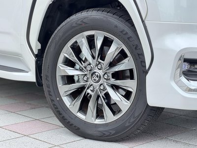 2025 Toyota LAND CRUISER 300 thumbnail 34
