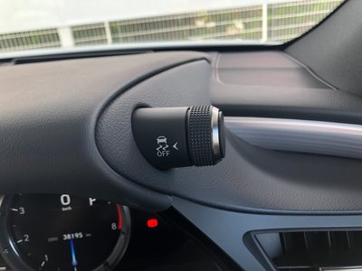 2021 Lexus ES thumbnail 31