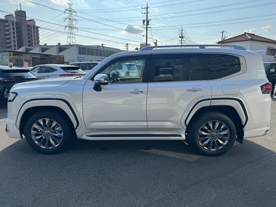2025 Toyota LAND CRUISER 300 thumbnail 7