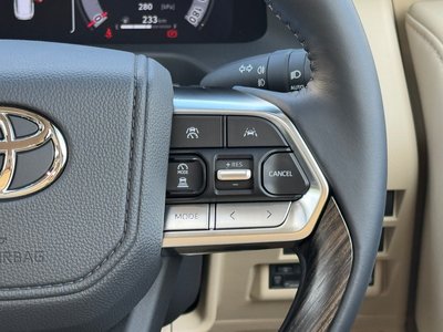 2025 Toyota LAND CRUISER 300 thumbnail 38