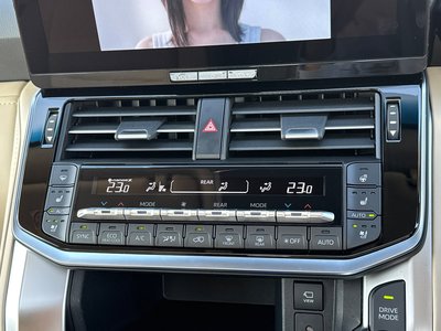 2025 Toyota LAND CRUISER 300 thumbnail 54