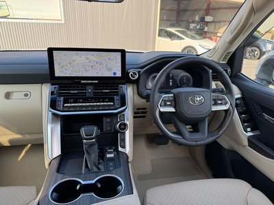 2025 Toyota LAND CRUISER 300 thumbnail 35