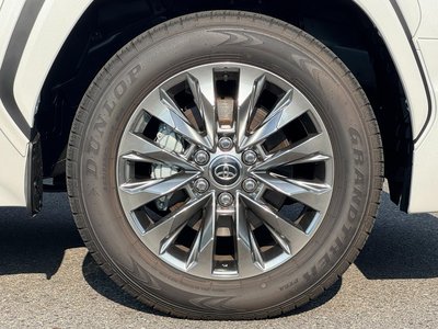 2025 Toyota LAND CRUISER 300 thumbnail 27