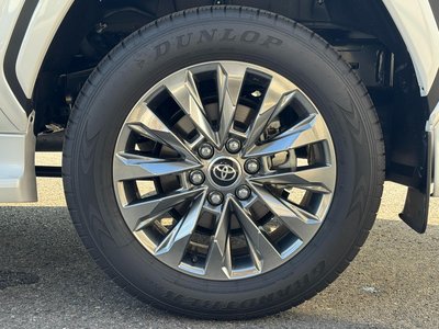 2025 Toyota LAND CRUISER 300 thumbnail 29
