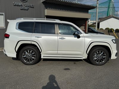 2025 Toyota LAND CRUISER 300 thumbnail 8