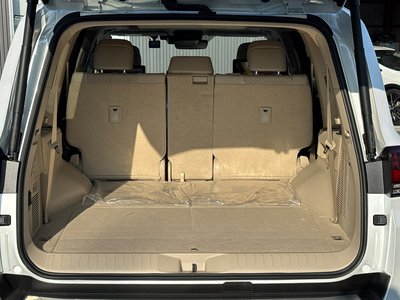2025 Toyota LAND CRUISER 300 thumbnail 77