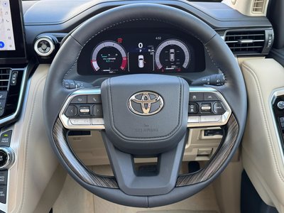 2025 Toyota LAND CRUISER 300 thumbnail 36