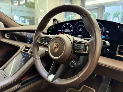 2024 Porsche TAYCAN photo 10
