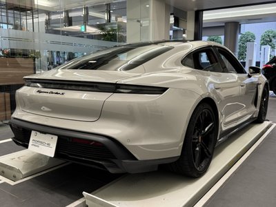 2024 Porsche TAYCAN photo 4