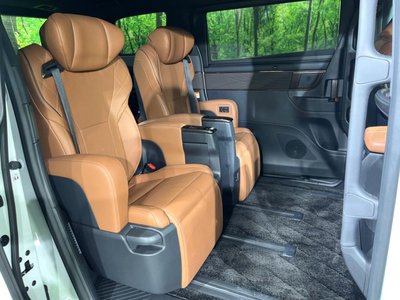 2025 Toyota VELLFIRE photo 9