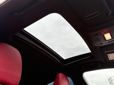 2022 Lexus IS photo 6