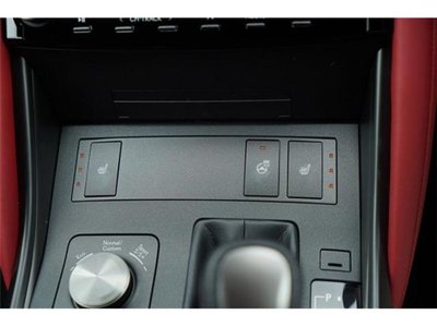 2022 Lexus IS thumbnail 32
