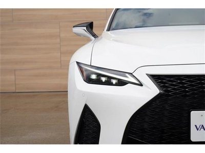 2022 Lexus IS photo 11