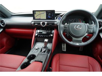 2022 Lexus IS photo 3