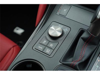 2022 Lexus IS thumbnail 33