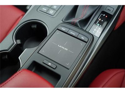 2022 Lexus IS thumbnail 34