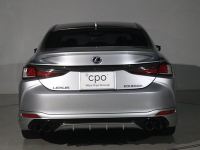 2022 Lexus ES photo 5