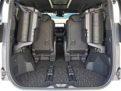 صورة 14 لـ 2023 Toyota ALPHARD