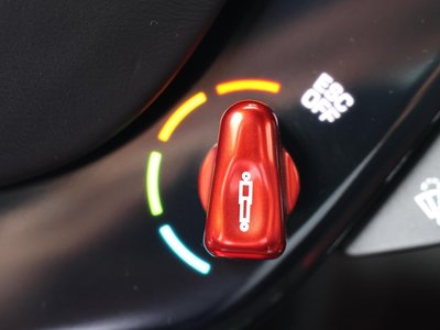 صورة 16 لـ 2025 Ferrari 12 CILINDRI