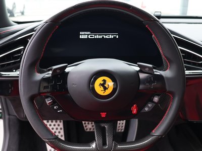 صورة 14 لـ 2025 Ferrari 12 CILINDRI