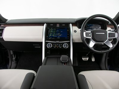 2021 LAND Rover DISCOVERY photo 3