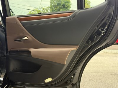 2022 Lexus ES thumbnail 23