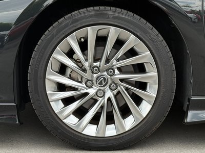 2022 Lexus ES thumbnail 18