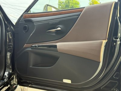 2022 Lexus ES thumbnail 35