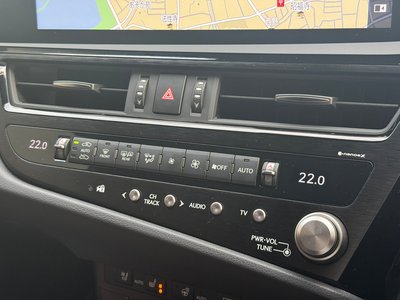 2022 Lexus ES thumbnail 70