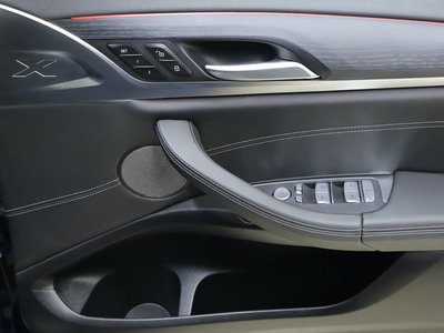 2024 BMW X4 thumbnail 36