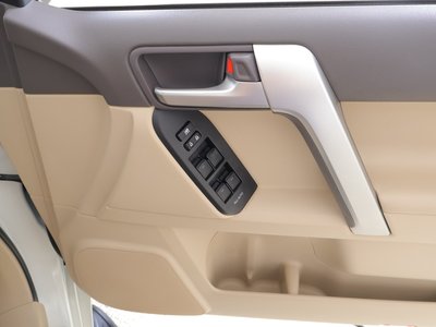 2023 Toyota LAND CRUISER PRADO — миниатюра 34
