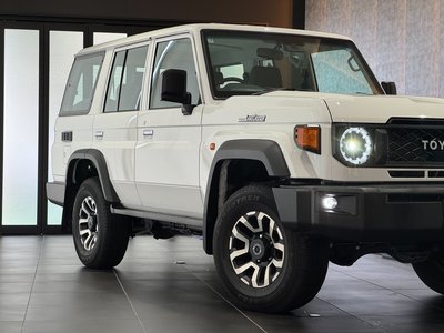 2025 Toyota LAND CRUISER 70 photo 3