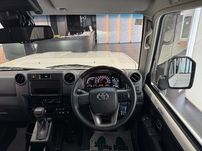2025 Toyota LAND CRUISER 70 thumbnail 43