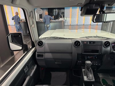 2025 Toyota LAND CRUISER 70 thumbnail 44