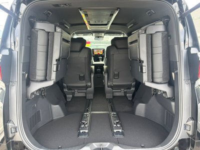 صورة 30 لـ 2025 Toyota ALPHARD