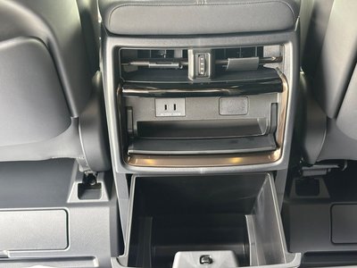 صورة 60 لـ 2025 Toyota ALPHARD