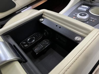 2011 Aston Martin RAPIDE — миниатюра 32