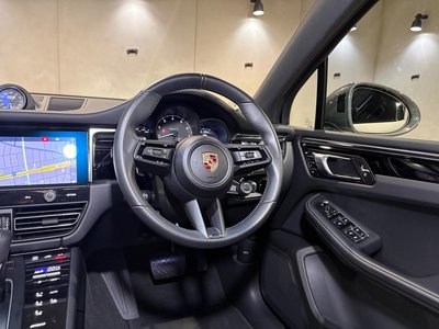 2025 Porsche MACAN thumbnail 34