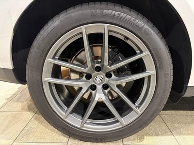 2025 Porsche MACAN thumbnail 43