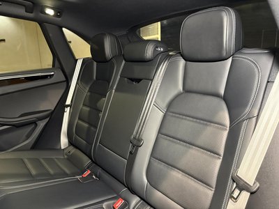 2025 Porsche MACAN thumbnail 28