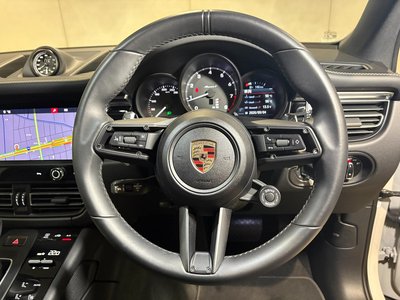 2025 Porsche MACAN thumbnail 35