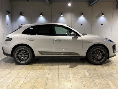 2025 Porsche MACAN photo 12