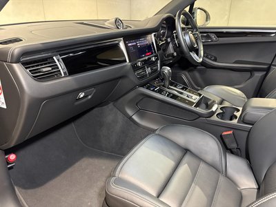 2025 Porsche MACAN thumbnail 22