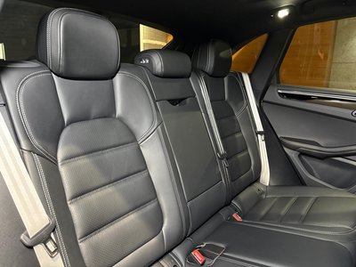 2025 Porsche MACAN thumbnail 25